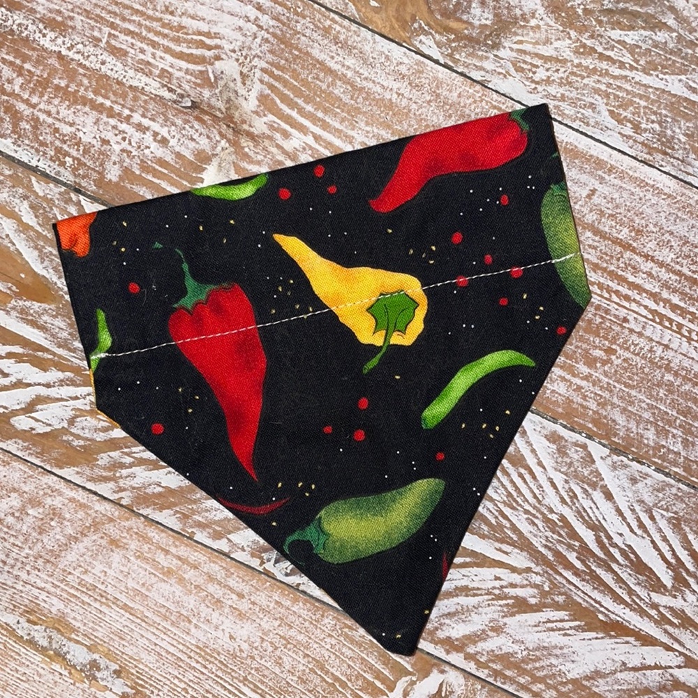 🐾🌶Dog Collar Chili Pepper Handkerchief🌶🐾never used